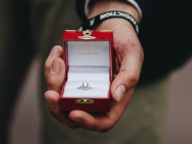 老年女人征婚:王小波经典情话语录100句